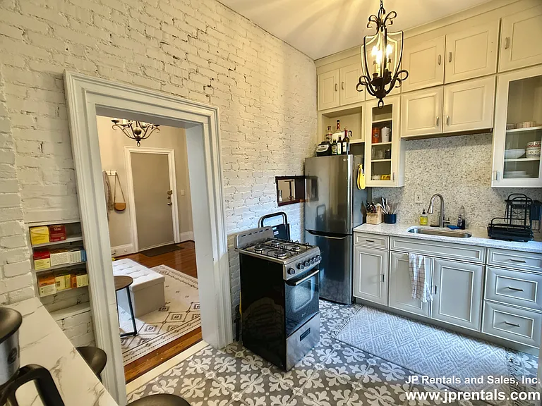 271 Chestnut Ave #R — Photo 4