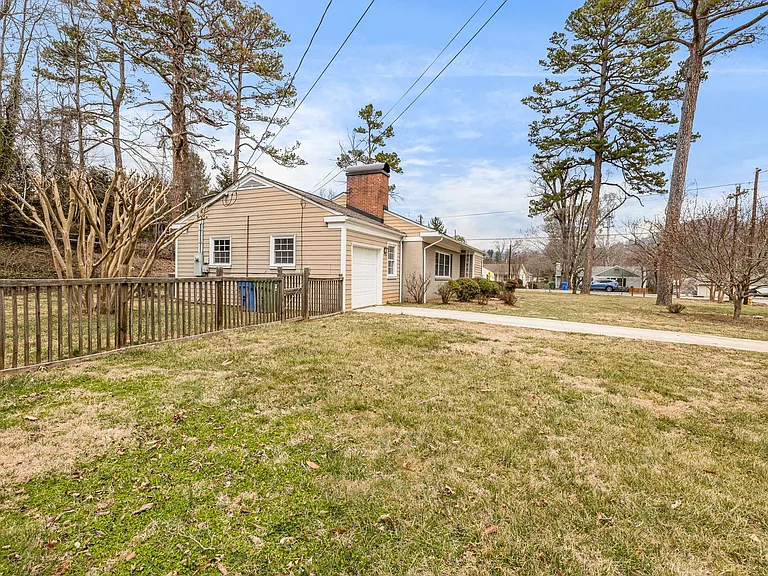 100 Lakeshore Dr — Photo 24