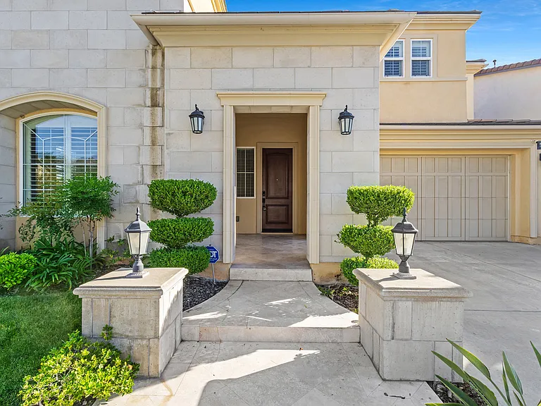 2854 Alamitos Rd — Photo 2