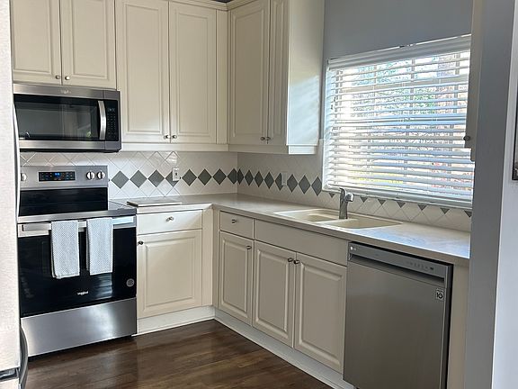 4th image of 3259 Tamara Dr APT 3
