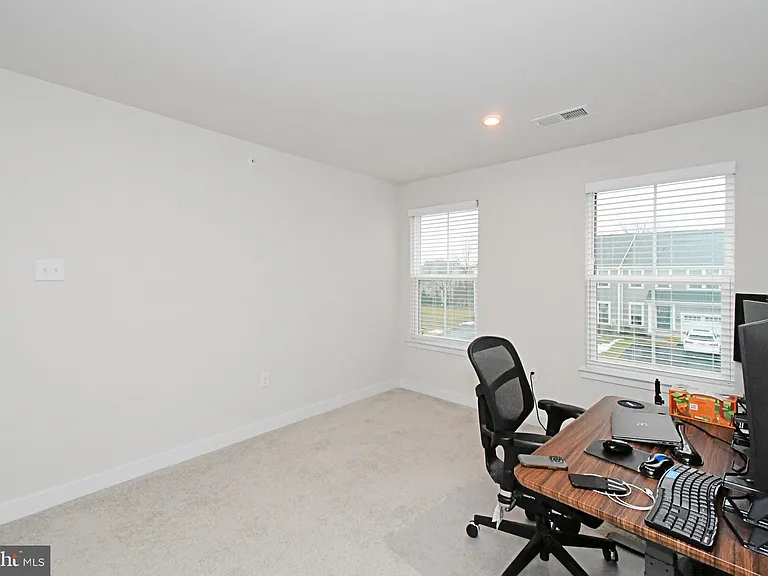 500 Sterling Dr — Photo 37