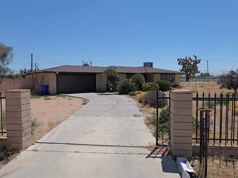 20997 Pine Ridge Ave #1 — Photo 25