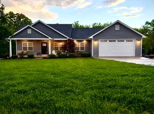 514 S Barn Hollow Dr, Athens, IL 62613