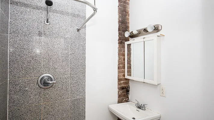 Rented by Nooklyn NYC LLC | media 18