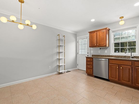 4th image of 21 Merrimac Way Unit D