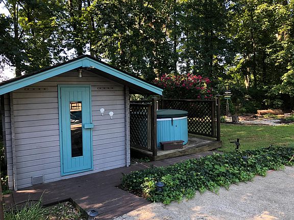 Free standing sauna and hot tub!