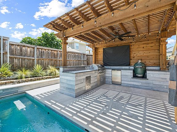 3rd image of 2120 Hidalgo Ln