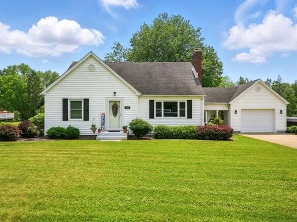 108 E Oakwood Way, New Castle, PA 16105