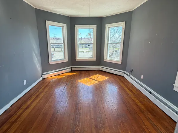 773 S 1st St #2, New Bedford, MA 02744