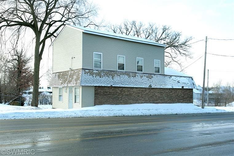 1st image of 303 Columbia Ave W