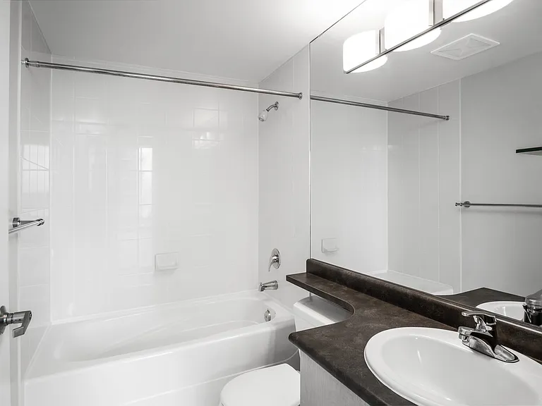 1529 W Pender St — Photo 15