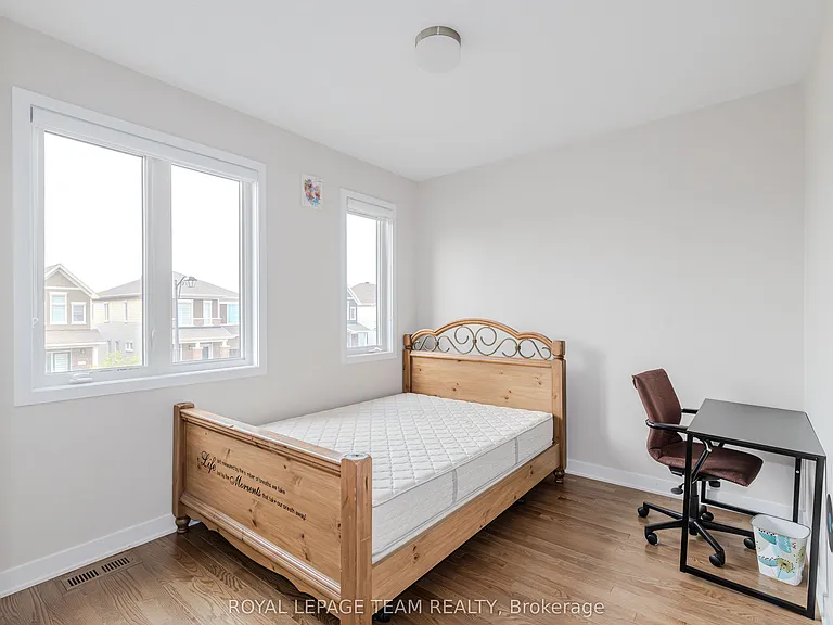 97 Mudminnow Cres — Photo 33