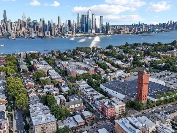 83 Liberty Place image 34 of 39