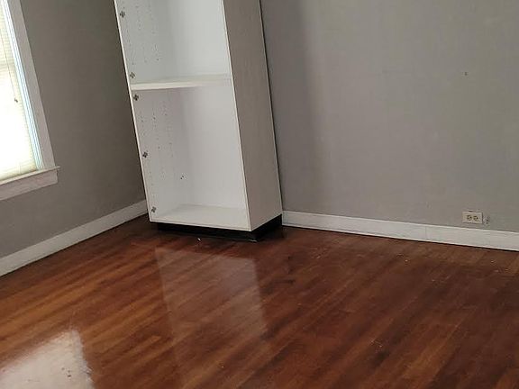 2nd image of 2105 W Magnolia Ave