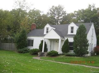 25641 Orchard Lake Rd, Farmington Hills, MI 48336