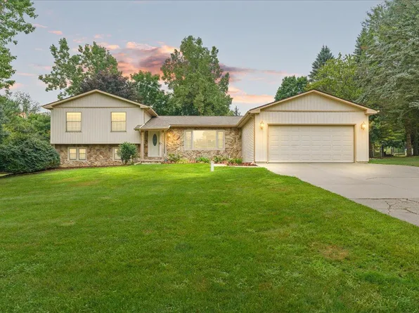 1300 E Twinbrook Dr, Dewitt, MI 48820