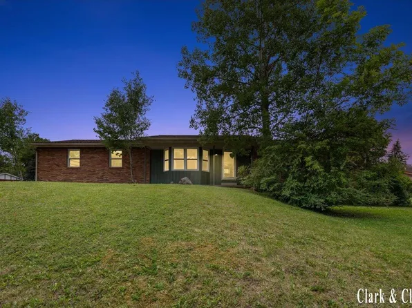 2068 Jamestown Dr SE, Kentwood, MI 49508