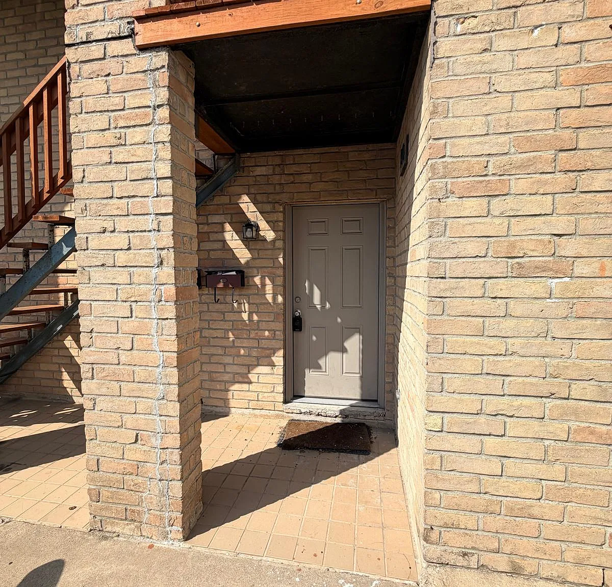 2 bed, 1250 sqft, $1,100 — Photo 2