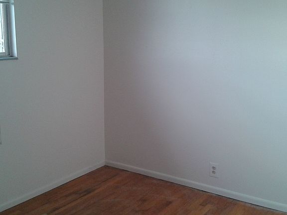 5th image of 2084 S Belaire Dr