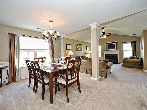 3rd image of 10636 Mountain Springs Dr