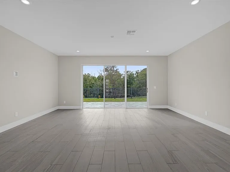 7838 Spectrum Dr — Photo 20