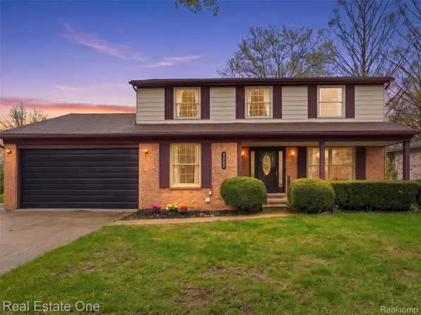 5332 Orchard Crest Dr, Troy, MI 48085