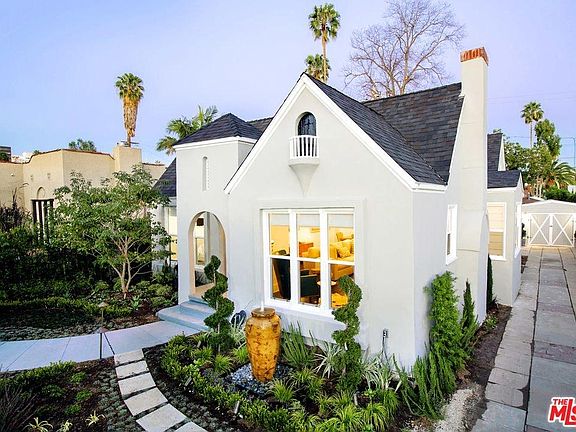gated 3-car tandem driveway, garage