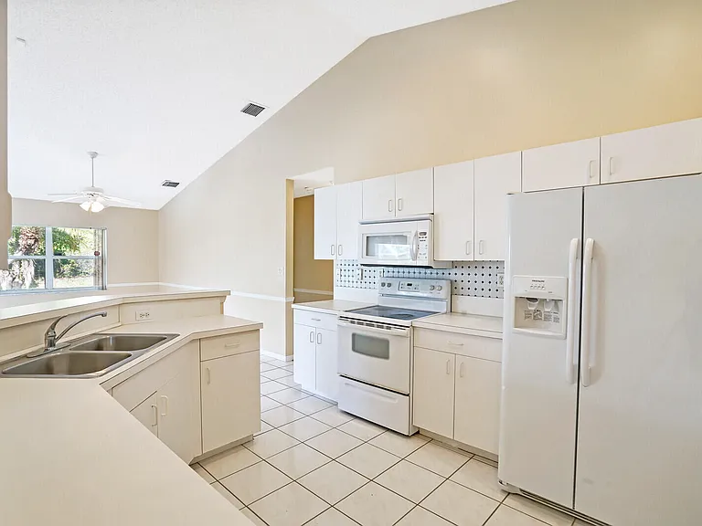 10567 Paso Fino Dr — Photo 17