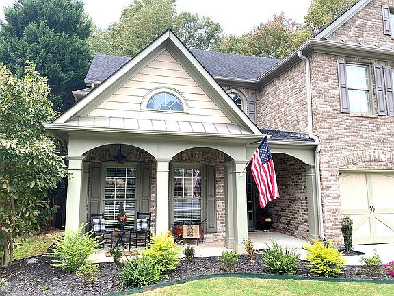 3rd image of 2747 Stillwater Lake Ln