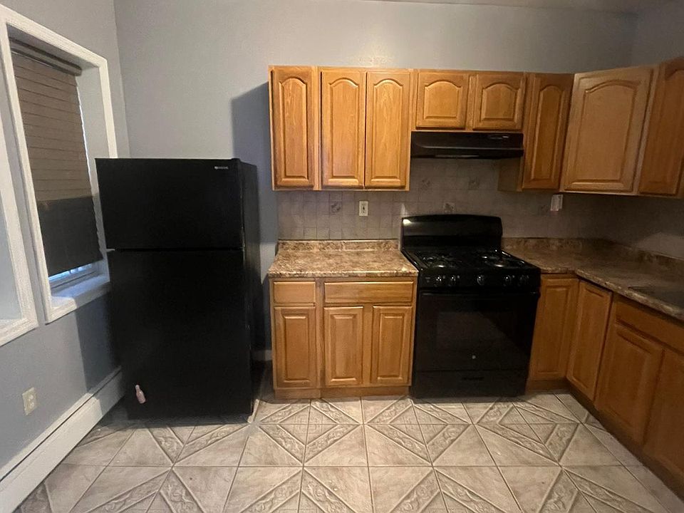 1st image of 286 Orange Ave #4