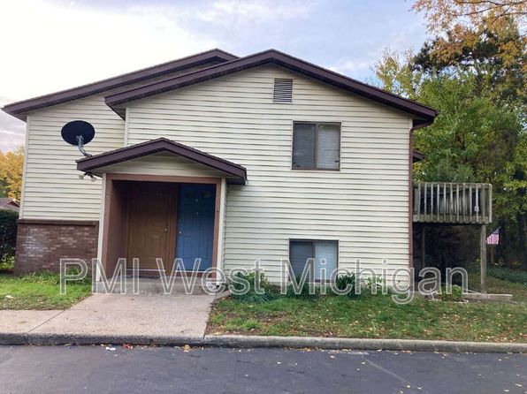 6087 In The Pines Dr SE