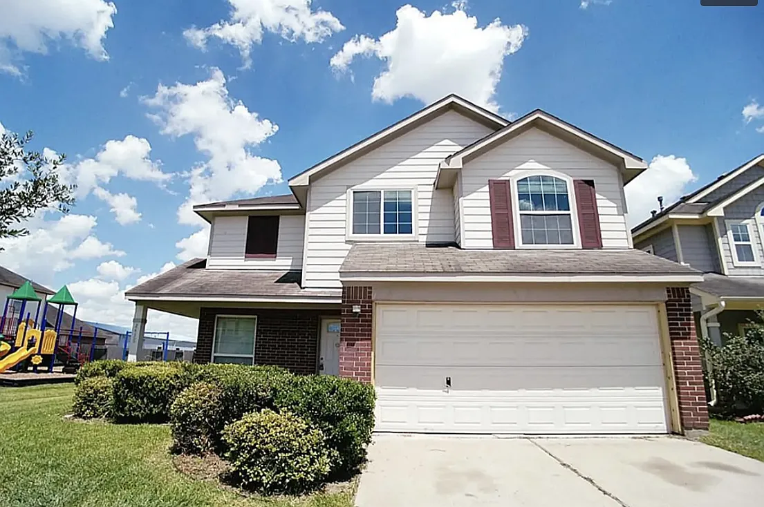4 bed, $3,999 — Photo 1
