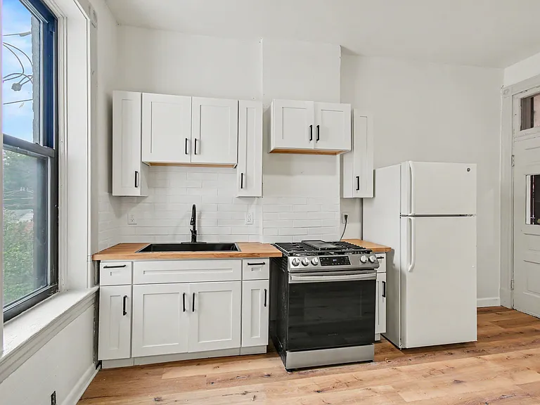 4416 S Grand Blvd — Photo 7