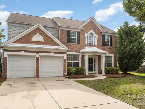 10304 Scotch Pine Cir, Charlotte, NC 28262