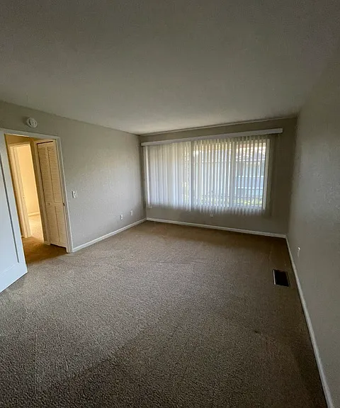 1665 Russell Ave — Photo 12