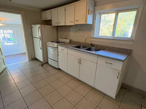 703 Moy Ave, Windsor, ON N9A 2N5