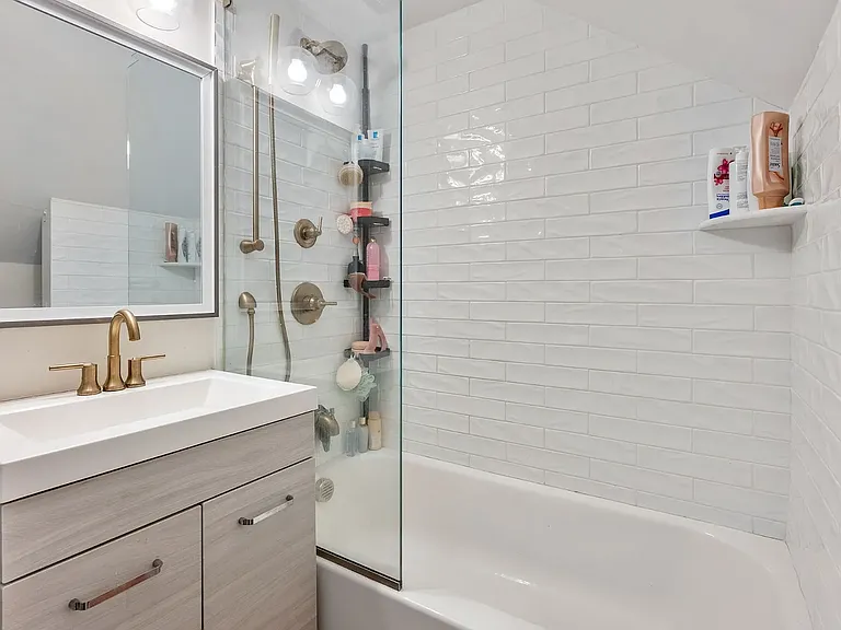 3rd Floor Full Bathroom - Shared by Bedroom 3 & 4
