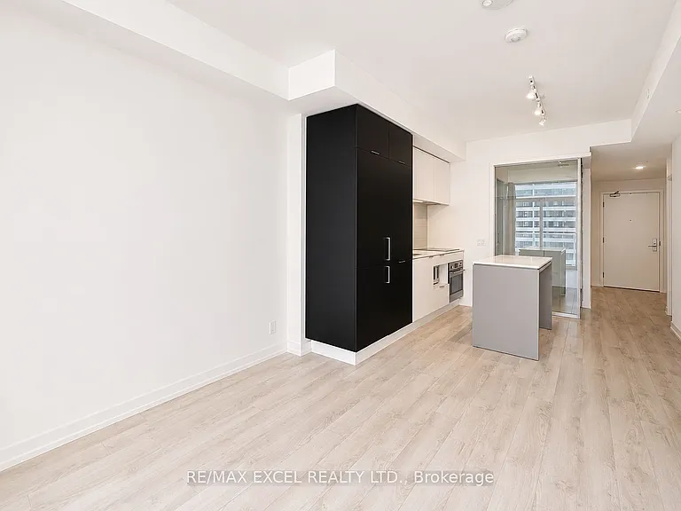 33 Helendale Ave #1012 — Photo 9
