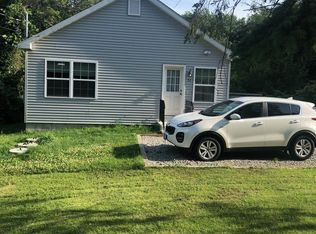 73 S Ferry Rd, Narragansett, RI 02882