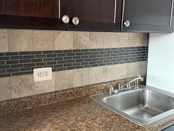 4th image of 1373 W Estes Ave #E