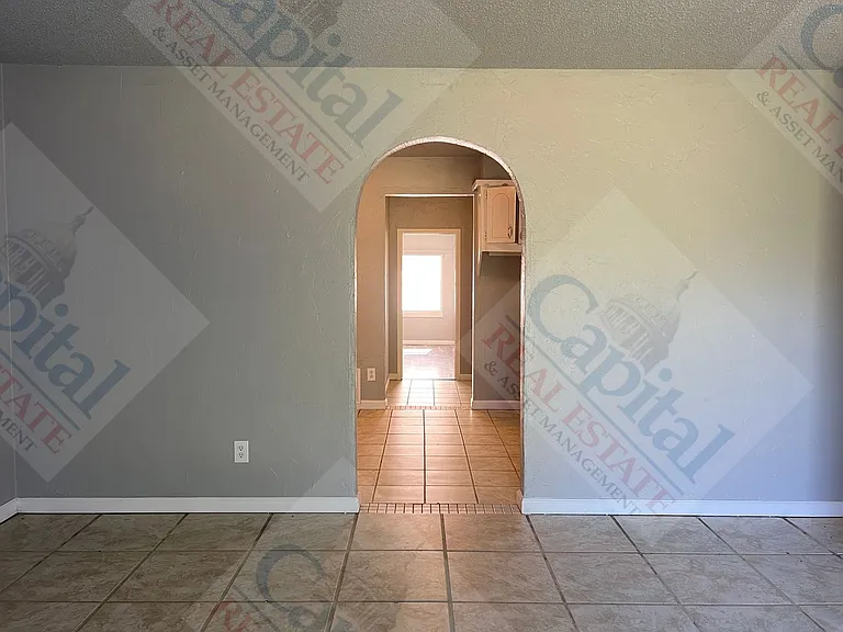 721 Lloyd Ave — Photo 6