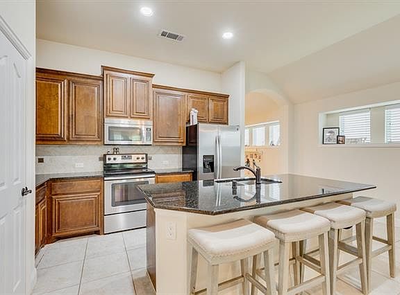 5th image of 721 Stribling Dr