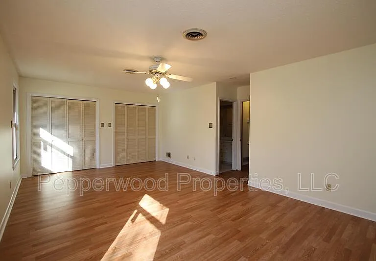 327 N Park Dr — Photo 21