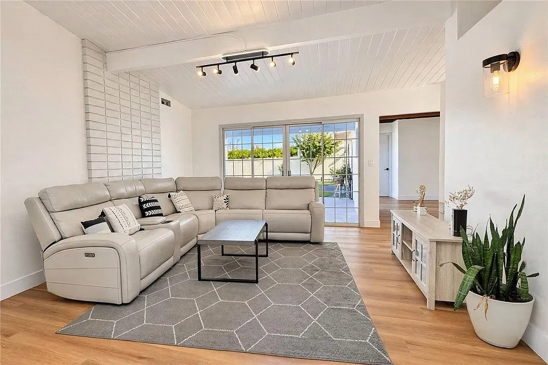 4 bed, 1839 sqft, $4,599 — Photo 1