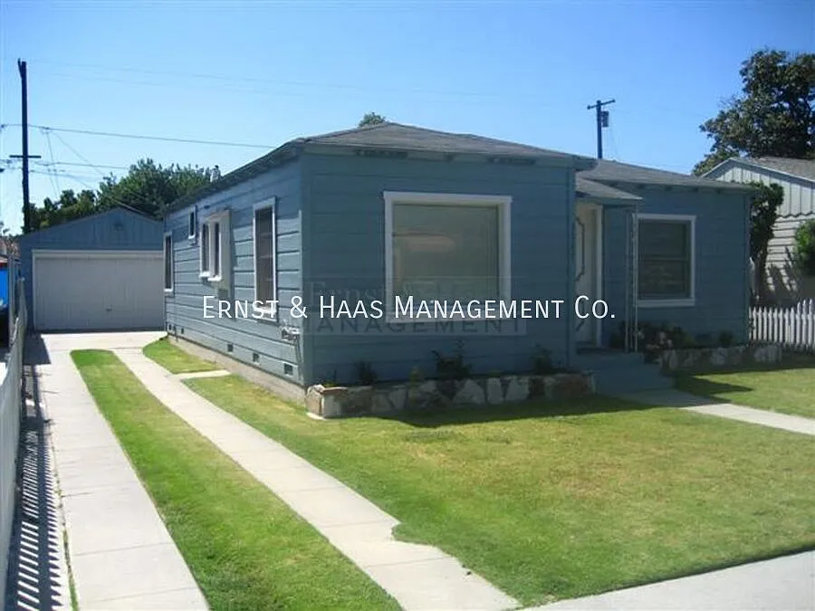 5589 Lemon Ave
