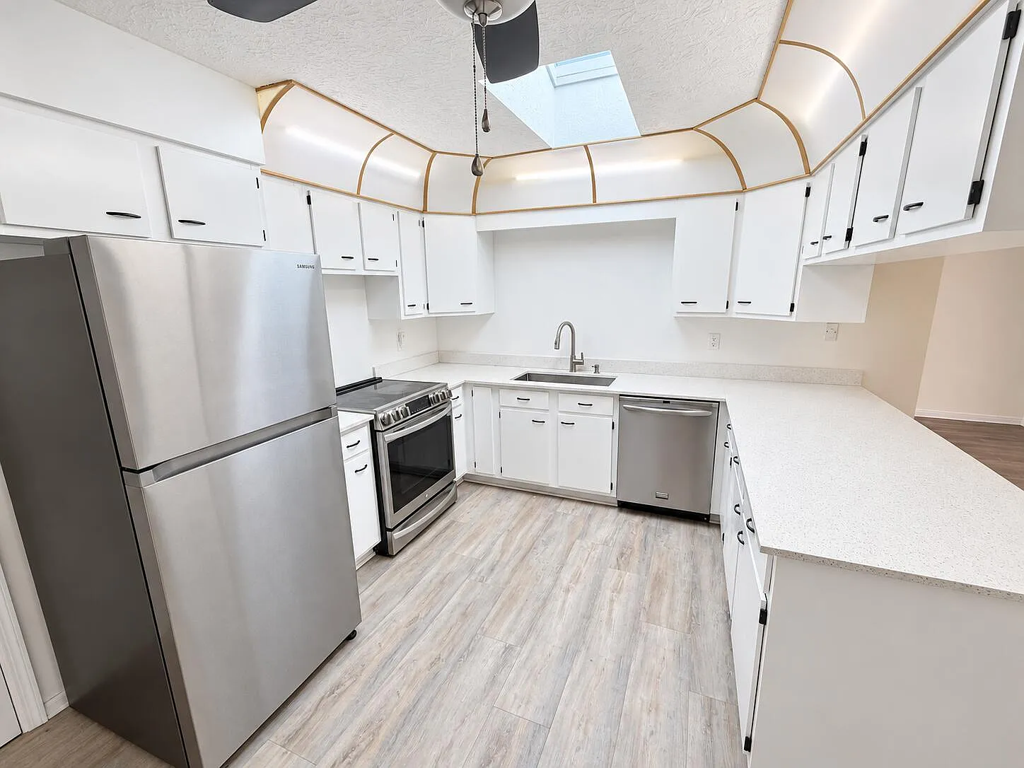 3 bed, 2.0 bath, 1760 sqft, $2,650 — Photo 4