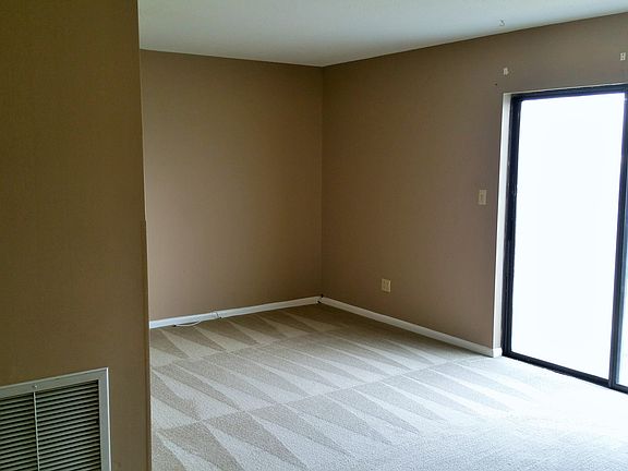 5th image of 161 Stoneridge Dr