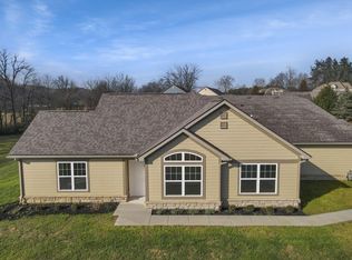 681 Woods Edge Ln, Newark, OH