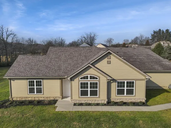681 Woods Edge Ln, Newark, OH 43055