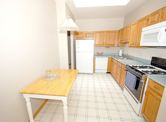 5th image of 9915 Cambridge Dr